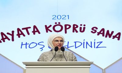 Emine Erdoğan, devlet korumasındaki çocukların hazırladığı tiyatro gösterisini izledi