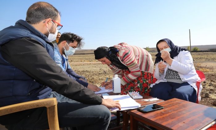 İl Sağlık Müdürü Prof. Dr. Mehmet Gülüm; Karacadağ da Mevsimlik İşçiler Aşılanıyor