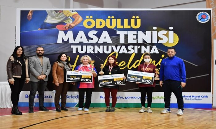 Ödüllü Masa Tenisi Turnuvası düzenledi