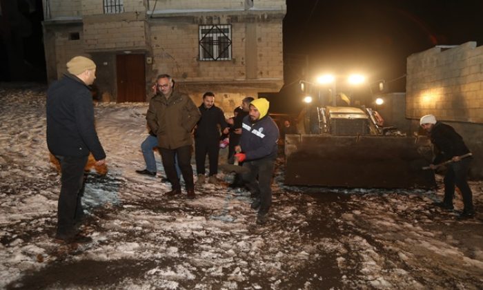 BAŞKAN KUŞ, GEÇ SAATLERE KADAR ÇALIŞMALARI YERİNDE İNCELEDİ