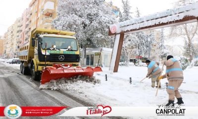 HALİLİYE BELEDİYESİ, KARLA MÜCADELEDE EKİPLERİYLE SAHADA