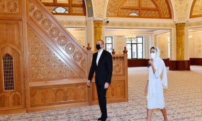 İlham Aliyev ve First Lady Mehriban Aliyeva, Yeni Günaşlı Fatima Zahra Hanım Camii’nin yeni binasında oluşturulan koşullarla tanışıyor