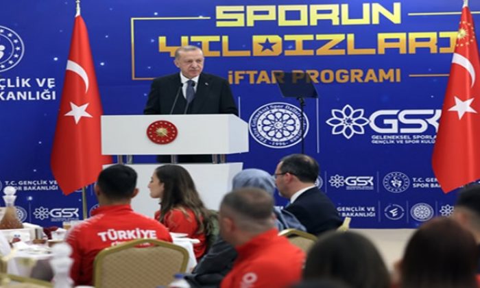 Cumhurbaşkanı Erdoğan, sporcularla iftar yemeğinde bir araya geldi