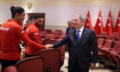 Millî Savunma Bakanı Hulusi Akar, Dünya Şampiyonu Olan Ampute A Millî Futbol Takımımız ile Bir Araya Geldi