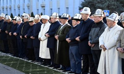 Президент Садыр Жапаров принял участие в праздничном айт-намазе в Бишкеке