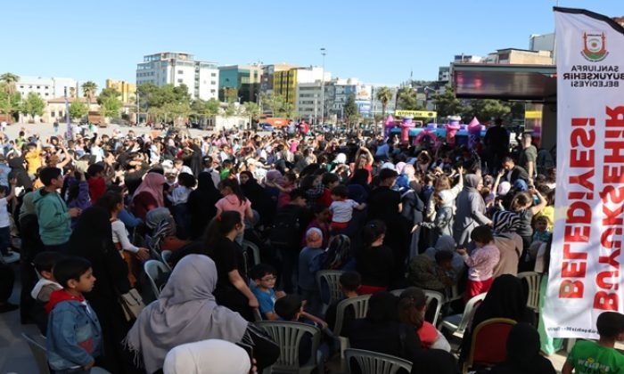 BİR TIR DOLUSU MUTLULUK ŞANLIURFALI ÇOCUKLARLA BULUŞTU