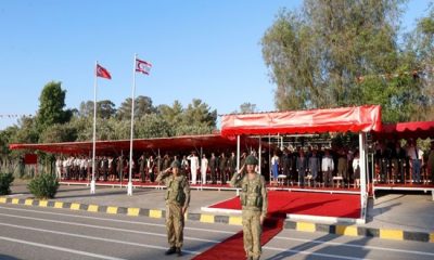 Cumhurbaşkanı Ersin Tatar, 1’inci Piyade Alay Komutanlığı’nda düzenlenen sancak devir teslim törenine katıldı