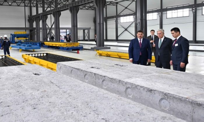 Devlet başkanı betonarme ürünler fabrikasını ziyaret etti