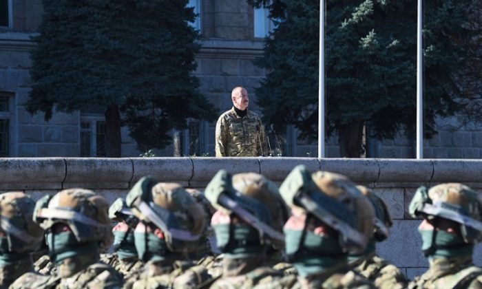 Hankendi’de Vatanseverlik Savaşı Zaferi’nin üçüncü yıldönümüne adanan askeri geçit töreni düzenlendi