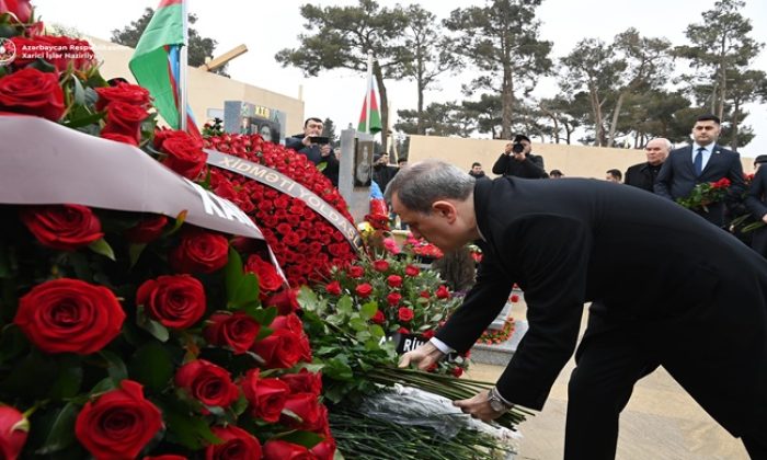 Xarici İşlər Nazirliyinin rəhbər heyətinin Azərbaycanın İrandakı Səfirliyinə qarşı törədilmiş terror aktı nəticəsində şəhid olmuş Orxan Əsgərovun məzarını ziyarətinə dair mətbuat məlumatı